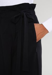 Max Mara Leisure Teplákové kalhoty - black