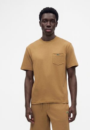Lacoste, Βασικό μπλουζάκι - cookie