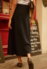 Next MIDI - REGULAR FIT - A-snit nederdel - black