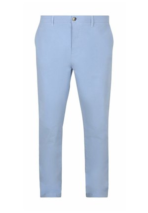 Lichtblauwe slim-fit broek met riemlussen, voorste knoop en ritssluiting, van voren getoond op een witte achtergrond.
