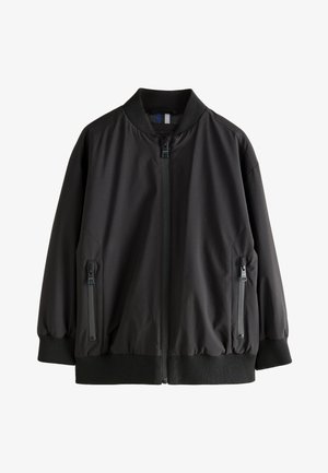 Schwarze Bomberjacke mit geripptem Kragen, Bündchen und Saum, vorderem Reißverschluss und zwei vertikalen Reißverschlusstaschen auf jeder Seite.