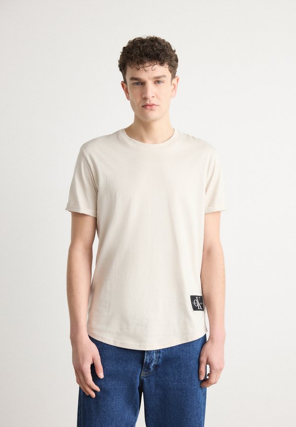 BADGE TURN UP SLEEVE - Basic T-shirt - moonbeam