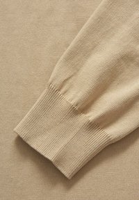 Oscar Jacobson VALTER ROUNDNECK - Stickad tröja - beige pine