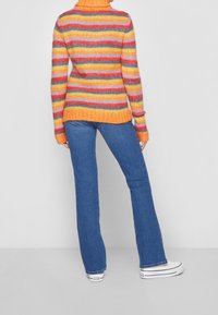 Wrangler Stickad tröja - orange