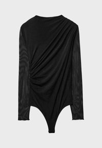 Czarny bodysuit z długim rękawem, z drapowanym przodem i przezroczystymi sekcjamii rękawów, charakteryzujący się gładką teksturą i dopasowanym krojem.