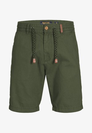 Pantaloni scurți de culoare verde măslin, confecționați dintr-un material ușor, având un brâu cu șnur și detalii cu un nasture brun.