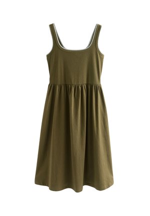 Khakifarbenes ärmelloses Kleid aus weichem Stoff mit figurbetontem Oberteil und gerafftem Rock, mit kontrastierenden dekorativen Nähten entlang des Ausschnitts.