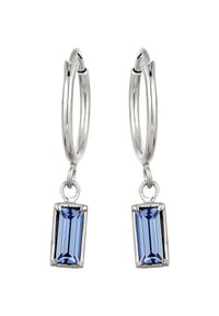 Sølv hoops med rektangulære blå ædelstene hængende i midten på en hvid baggrund.