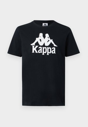 Sort kortærmet T-shirt med hvidt Kappa-logo, der viser to sidende silhuetter, ryg mod ryg, og brandnavnet nedenunder.