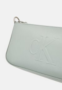 Calvin Klein Jeans SCULPTED SHOULDER POUCH - Borsa a mano - slate gray