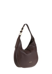 Borsa a spalla in pelle marrone a forma curva, con una sola tracolla regolabile, dettagli in metallo dorato e logo sulla parte frontale.