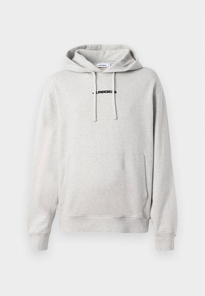 Hellgraue Kapuzenjacke aus weichem Stoff. Verfügt über eine Fronttasche, eine Kapuze mit Kordelzug und ein schwarzes Textlogo auf der Brust. Die Bündchen sind gerippt.