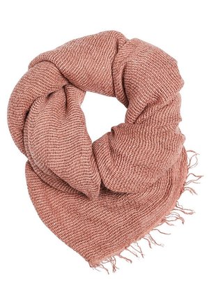 Écharpe tissée rose douce avec une texture lâche et des bords frangés, disposée en forme circulaire sur un fond blanc.