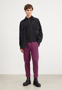 BOSS SESTART - Spodnji deli trenirk - medium purple