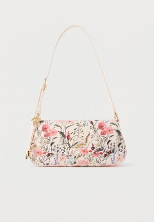 Petit sac à bandoulière beige avec imprimé floral rose et violet, ferrures dorées, et sangle ajustable sur fond blanc uni.