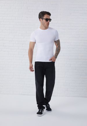 2 PACK BASIC RIB MUSCLE FIT T SHIRT - Pamata T-krekls - white/black