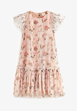 Robe rose pour fille avec imprimé floral, ourlet à volants et manches fleuries transparentes, avec des tons pastel doux et un tissu léger.