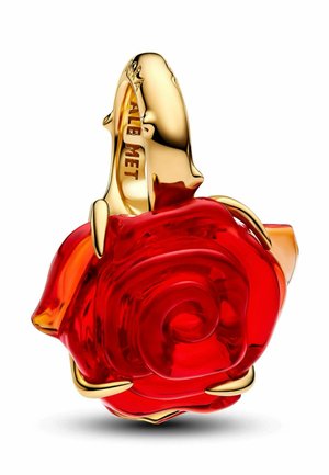 Roter, roseförmiger Anhänger aus durchscheinendem Harz, verziert mit goldfarbenen Metallakzenten. Besitzt ein detailliertes Rosenzarten-Design und eine glänzende Oberfläche.