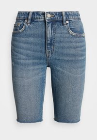 Modré denimové kraťasy ke kolenům s předním knoflíkem, poutky na opasek, pěti-kapsovým stylem a obroušenými okraji.