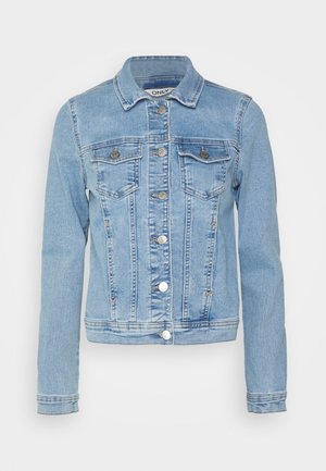 Veste en denim bleu clair avec manches longues, col classique, fermeture à boutons sur le devant, deux poches sur la poitrine et poches latérales.
