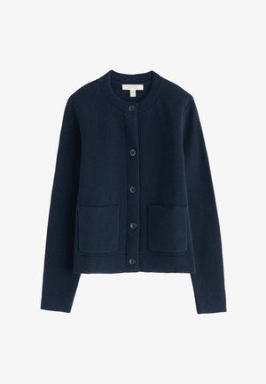 Granatowy sweter z dzianiny z okrągłym dekoltem, zamek na guziki z przodu oraz dwiema naszytymi kieszeniami. Strukturalna tkanina i ściągacze.