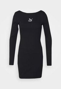 Svart ribbad långärmad klänning med båtkrage. Har PUMA-logotypen i vitt på bröstet. Kroppsnära silhuett.