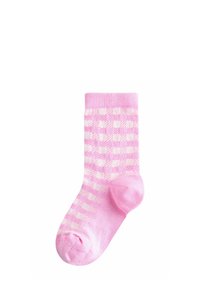 Lyserød sok med et hvidt og lyserødt ternet mønster, ribbet kant og ensfarvede sektioner ved tå og hæl.