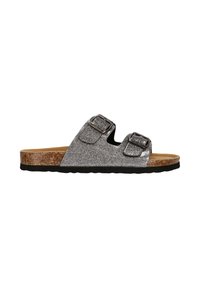 Silverskimrande slidesandal med två justerbara spännen, korkfotbädd och svart gummiyttersula. Öppen tå och klassisk platt design.