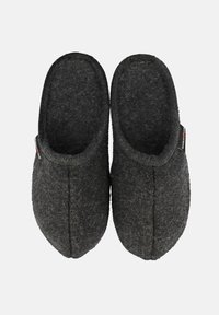 Grå fleeceslapper med en blød tekstur, rund form og en kontrasterende sort kant omkring åbningerne. Minimalistisk design uden mønstre.