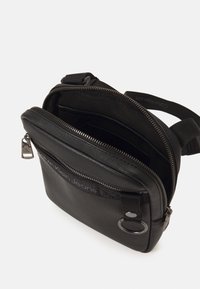Calvin Klein Jeans EXPLORER REPORTER UNISEX - Schoudertas - black