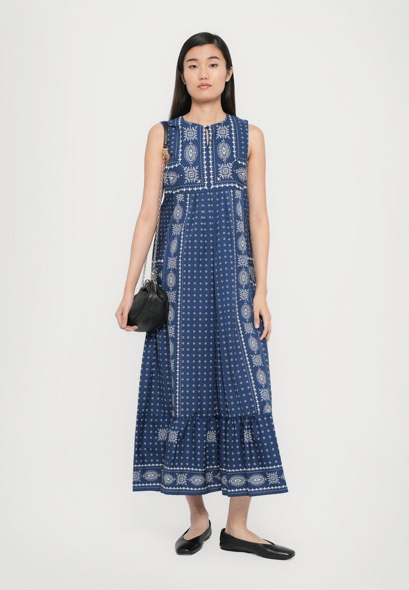 Sportmax Dress Weekend Maxmara Robe Max Mara Soldes Sokhna Niane Models  Weekend Max Mara Summer 2020