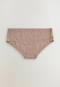 Boxeri hipster de culoare maro deschis, cu linii orizontale subtile, confecționați dintr-un material moale, având margini netede și fără elemente de prindere vizibile.
