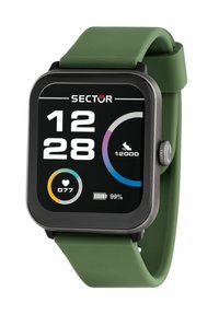 Smartwatch verde in silicone con schermo touch quadrato nero che mostra l'ora e i parametri di fitness, caratterizzato da un pulsante laterale silver e grafiche audaci.