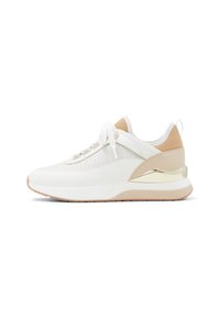 Weiße und beige Damen-Sneaker mit Schnürverschluss, strukturiertem Seitenpaneel, gepolsterter Sohle und goldenen Akzenten an der Ferse.