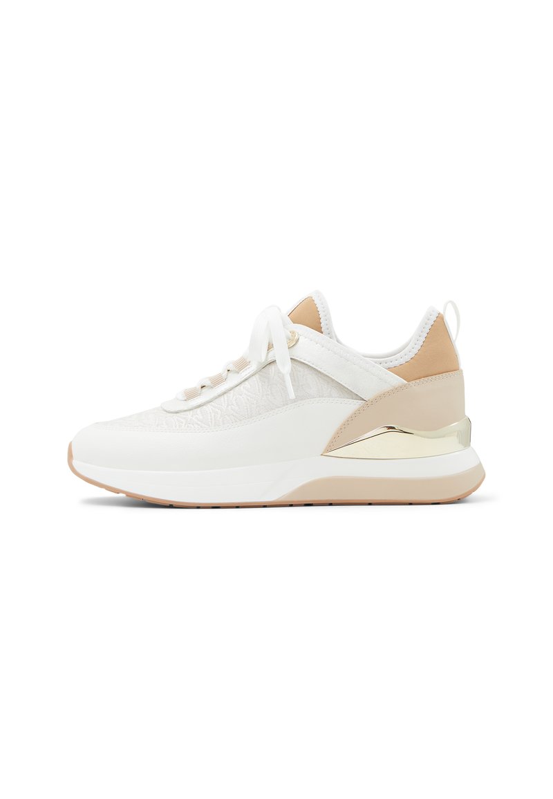 Weiße und beige Damen-Sneaker mit Schnürverschluss, strukturiertem Seitenpaneel, gepolsterter Sohle und goldenen Akzenten an der Ferse.