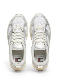 Tommy Jeans ARCHIVE RETRO RUNNER - Sneakers basse - ecru