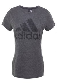 Grå t-shirt med korte ærmer lavet af et struktureret stof, der har et stort sort Adidas-logo på fronten. Rund halsudskæring, afslappet pasform.