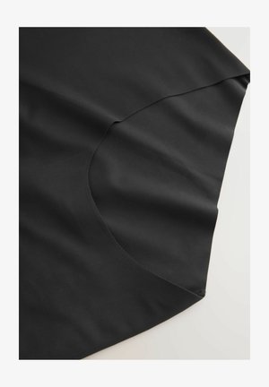 Musta, sileä kangas, jossa on kaareva muotoilu. Ominaisuuksiin kuuluu saumatön reuna ja matta pinta. Ei näkyviä kuvioita tai kiinnikkeitä.