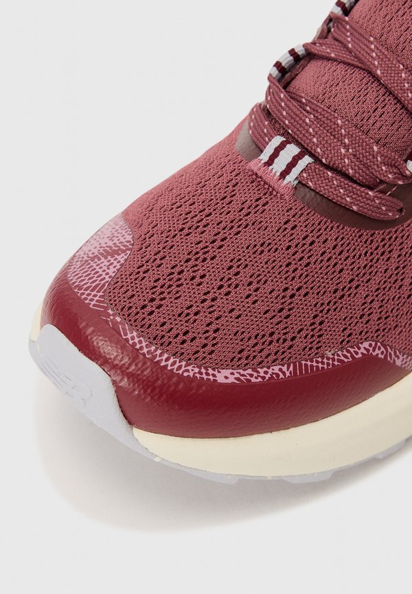 FRESH FOAM X GAROÉ V2 - Trail running shoes - washed burgundy4