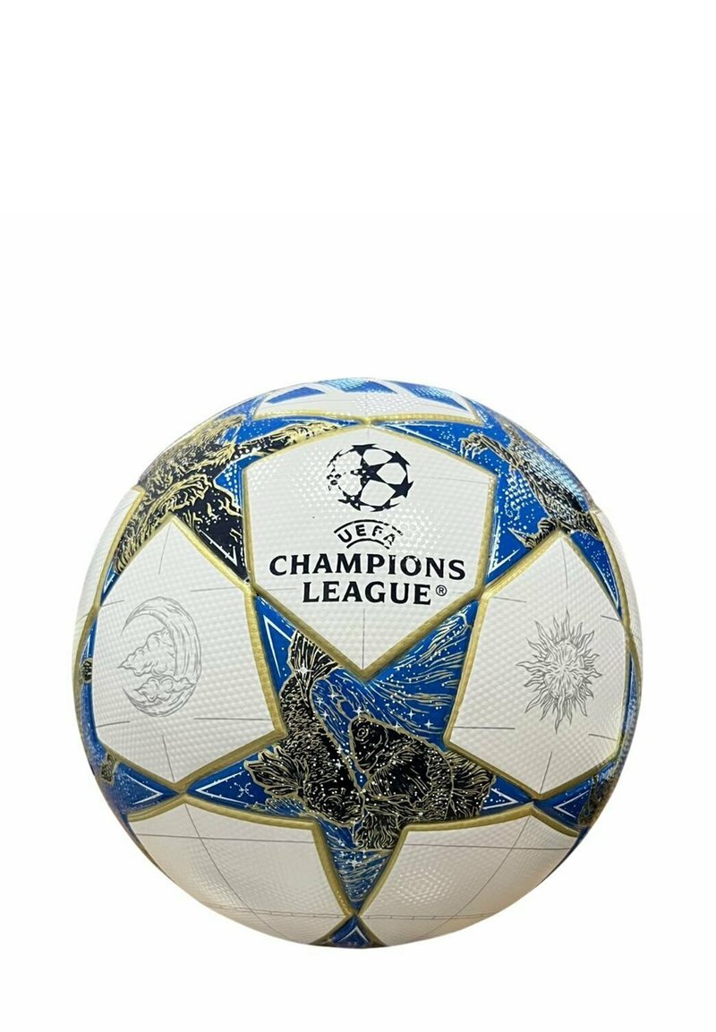 Pallone da calcio bianco con Accenti blu e oro, caratterizzato da pannelli a forma di stella e logo della UEFA Champions League; superficie texturizzata e modelli intricati.