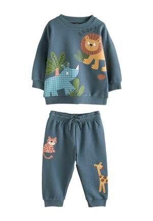 Baumwoll-Zweiteiler mit einem blauen Sweatshirt mit Tiermotiven (Löwe, Nashorn) und passenden Joggingpants mit Akzenten von Tiger und Giraffe.