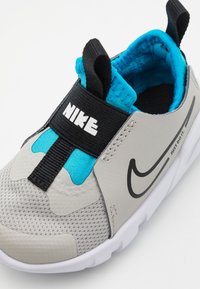 Nike Performance Scarpe da corsa su strada - beige