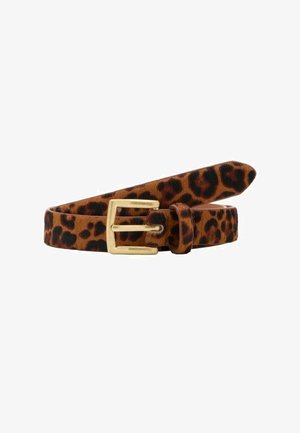 Ceinture marron à imprimé léopard avec une boucle rectangulaire dorée, une boucle et une extrémité pointue, enroulée sur fond blanc.