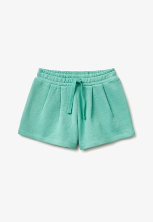 Shorts in tessuto morbido verde menta con vita elasticizzata e coulisse frontale, caratterizzati da pieghe sottili e un piccolo logo ricamato sulla gamba sinistra.