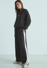 Next SIDE STRIPE JOGGERS - Träningsbyxor - black