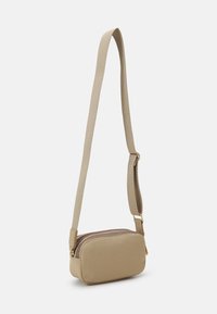 Tommy Hilfiger POPPY CAMERA BAG - Taška cez plece - beige