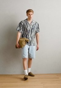 Scotch & Soda PRINTED SHORT SLEEVED SHIRT - Ing - navy