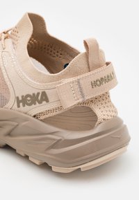 HOKA HOPARA 2 - Fjellsko - shifting sand/dune