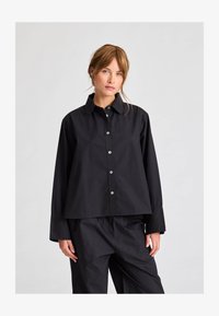 Selezionato, black