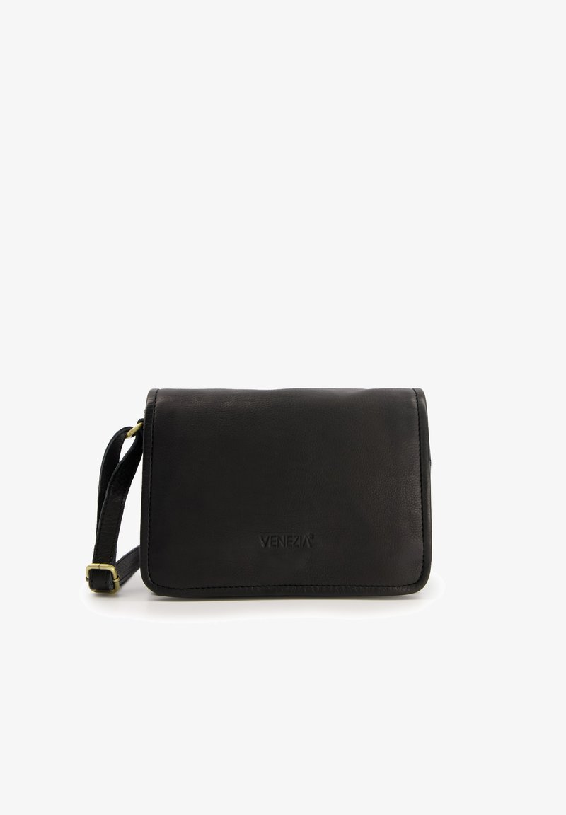 Sorte læder crossbody taske med en struktureret form, justerbar rem og præget logo. Har glat tekstur og minimalistisk design.